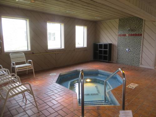 Ramada by Wyndham Wisconsin Dells - image 10