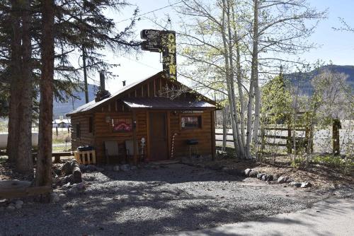 Chinook Cabins & RV Park - image 8