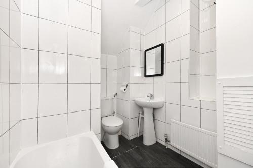 Soho Apartment, Theatres & Old Compton Street 4