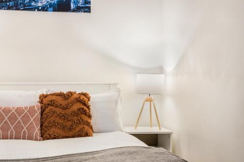 Incredible CBD Location near Bars, Dining and Shops