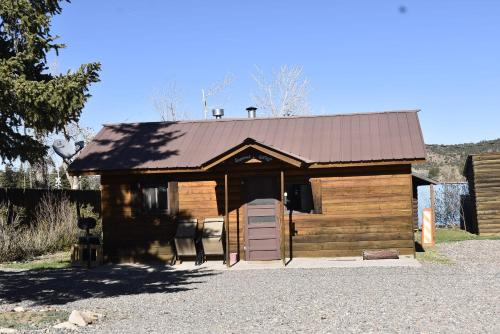 Chinook Cabins & RV Park