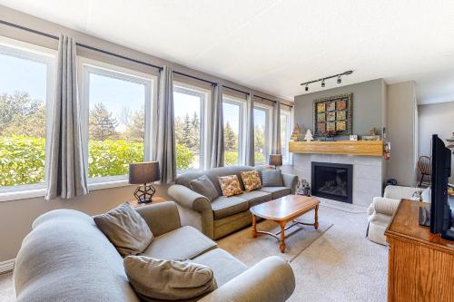 Apartment with Mountain View