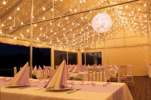 Šeberák - ubytování v chatičkách a v luxusních stanech Šeberák - ubytování v chatičkách a v luxusních stanech