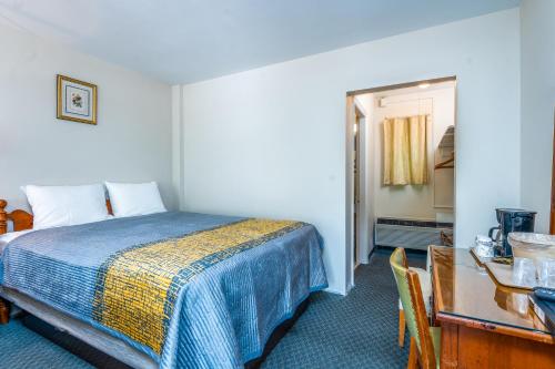 Parkway Inn - image 7