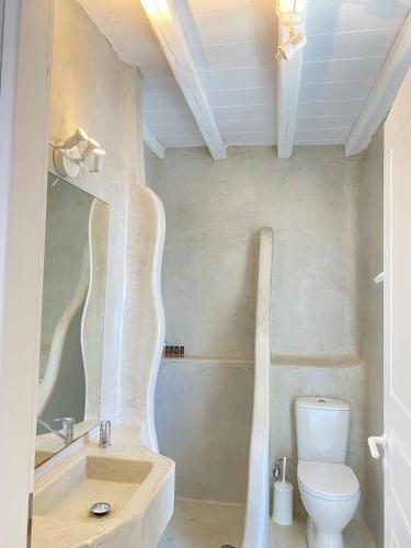 Myrovi Harmony Suites - Sea View & Pool in Kanalia - image 2