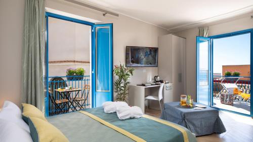 Double Room with Balcony and Sea View room in Casa Blandano B&B