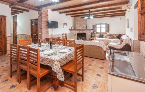 Nice home in Montefrio with Outdoor swimming pool WiFi and 5 Bedrooms - image 13