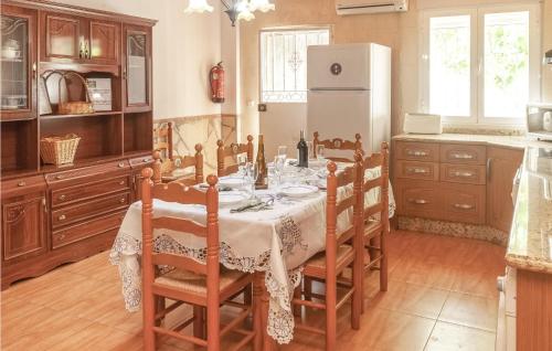 Awesome home in Montefrio with Outdoor swimming pool WiFi and 3 Bedrooms - image 6