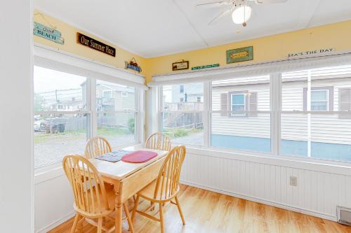 Lil' Cottage Retreat - image 3