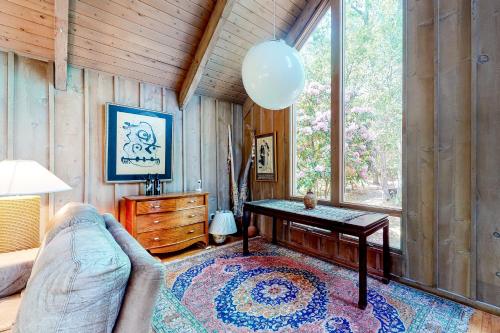 Sunny East Hampton Saltbox - image 3