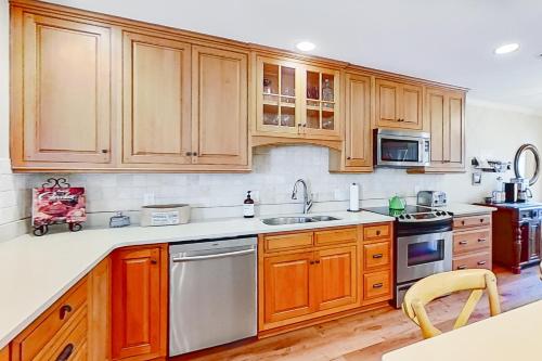 Mizzenmast Court 5 - image 3
