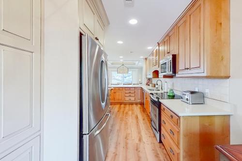 Mizzenmast Court 5 - image 4