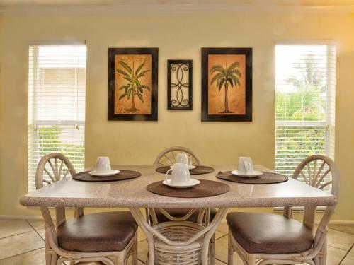 Siesta Palms By the Beach