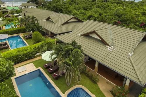 4 Bedroom 5 Palms Villa - 20 seconds walk to beach