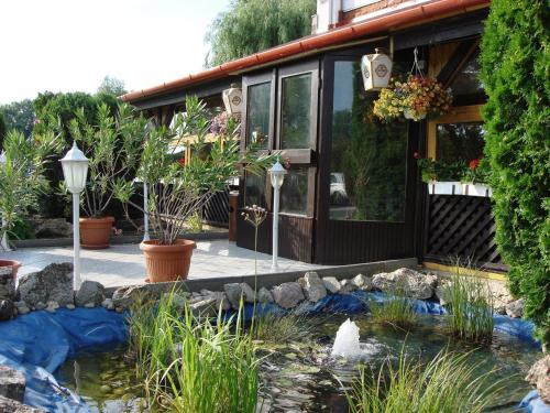 Kis-Duna Motel & Camping in โมซอนมากีย์โรวาร์