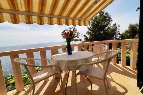 One-Bedroom Apartment with Balcony and Sea View