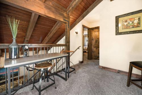 Rustic Bear Retreat - image 3