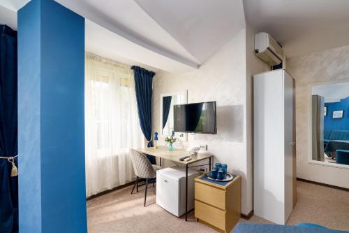 Sunrise Hotel - image 2
