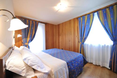 2 bedrooms, 5 beds