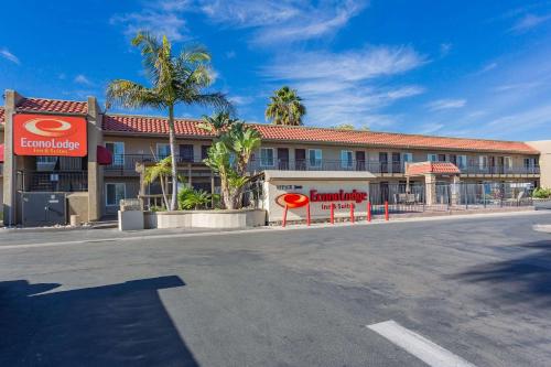 Econo Lodge Inn & Suites Escondido Downtown