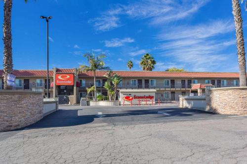 Econo Lodge Inn & Suites Escondido Downtown