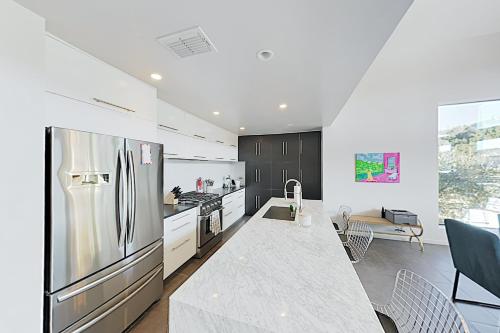 New Listing! Luxe River-View Home with Pool & Spa home - image 3