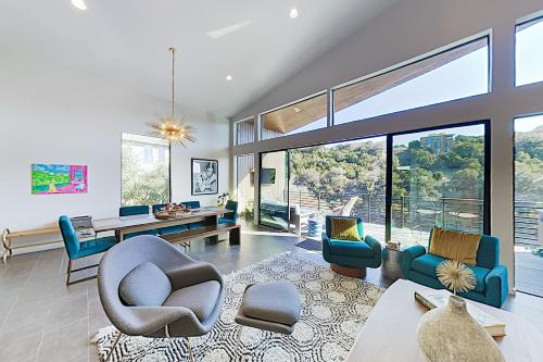 New Listing! Luxe River-View Home with Pool & Spa home - image 10