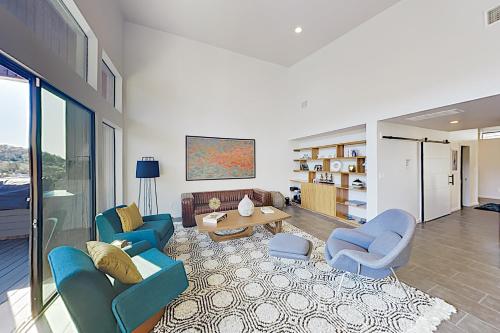 New Listing! Luxe River-View Home with Pool & Spa home - image 12