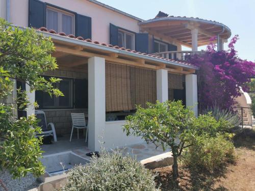  Apartment Miljenko Tomic 2, Pension in Supetar