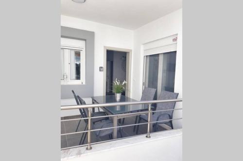 Polychrono New 2 Bedroom Apt. Just By The Sea!