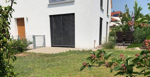 A szálláshely kívülről, 2-Zimmer-Wohnung bei Nürnberg mit S-Bahn-Anschluss (2-Zimmer-Wohnung bei Nurnberg mit S-Bahn-Anschluss) in Postbauer-Heng