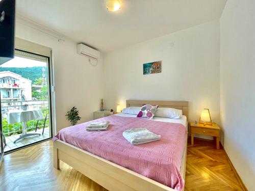 Double Room with Balcony image 10