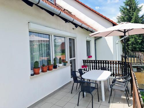 Facilities, Arato Vendeghaz in Dios