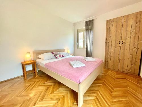 Apartment with Garden View image 10