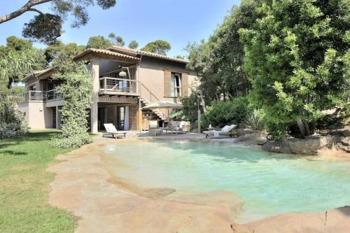 Villa Niel - acces direct mer et piscine chauffee