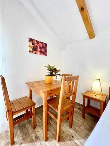 Triple Room with Balcony image 10
