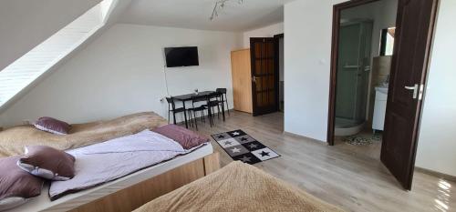 Arato Vendeghaz in Dios