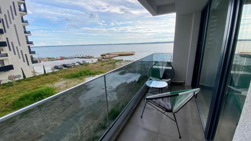 Myosotis Mamaia Studio by the Lake