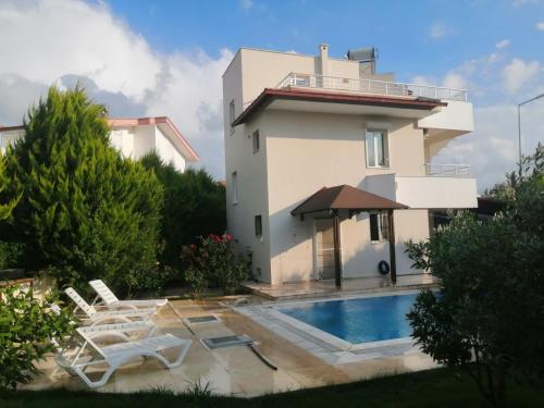 VILLA BELEK