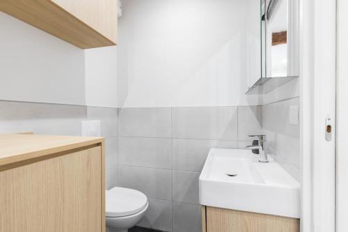 Garibaldi Square - Lovely 1 Bdr Old Town AC