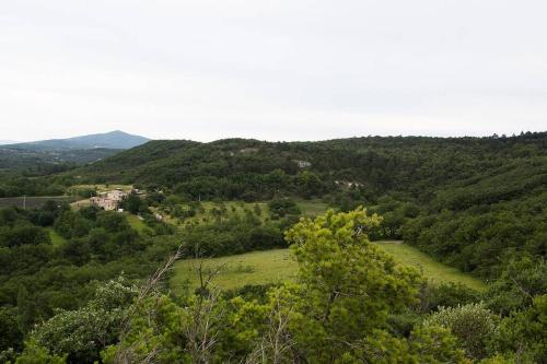 Mas provençal isolé en pleine nature (Mas provencal isole en pleine nature) in Montjoyer
