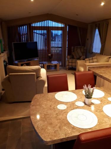 M78 2 Bedroom, 4 Berth Luxury Mini Lodge