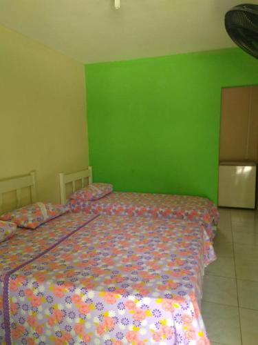 1 double bed, 1 twin bed