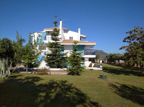 The Blue House - Accommodation - Loukísia