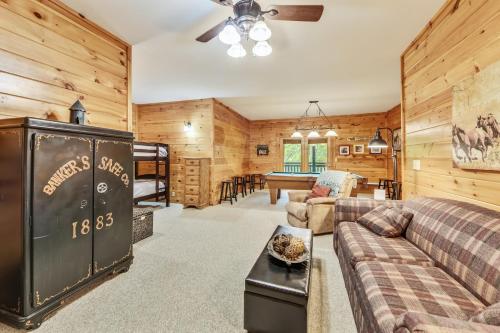 Horsin' Around cabin - image 6
