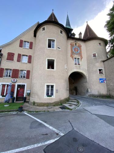 Vivez un conte de fée dans la pièce ronde d'une tour médiévale - Apartment - Porrentruy