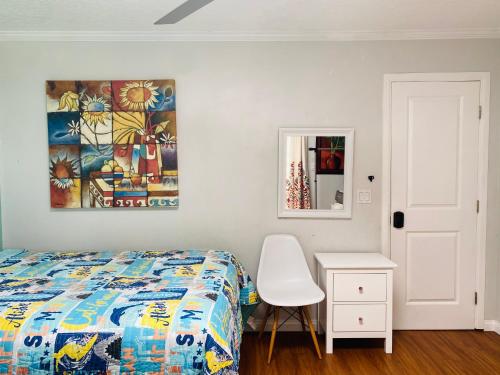 Costa Mesa Homestay - Private Rooms with 2 Shared Baths and Hosts Onsite in Costa Mesa, USA