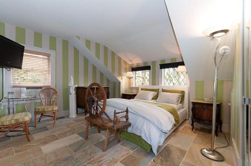 Deluxe Queen Room