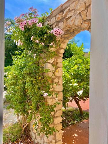 Villalara con piscina e vista mare