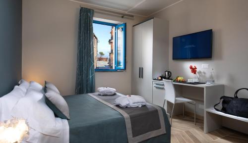 Deluxe Double Room with Mountain View image 5